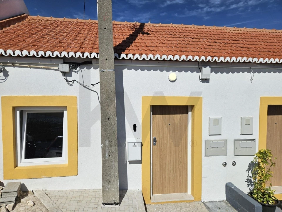 Moradia T1 para Venda em Porto Salvo Foto 1