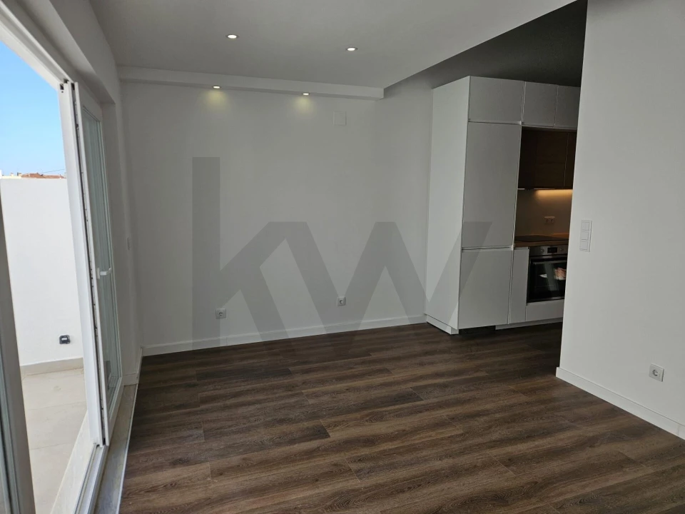 Moradia T1 para Venda em Porto Salvo Foto 23