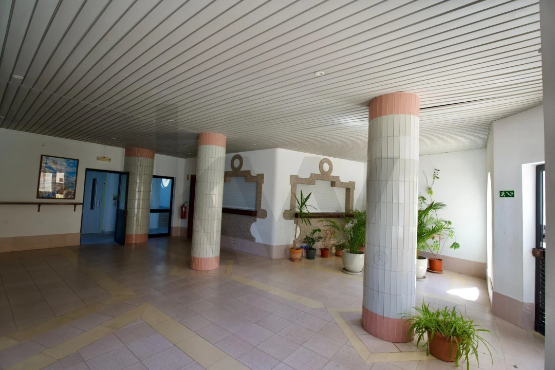 Apartamento T1 para Venda em Alvor Foto 2