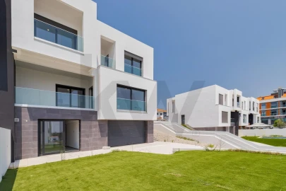 Moradia T4 para Venda em Corroios