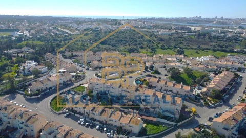 Moradia T3 para Venda em Estômbar e Parchal