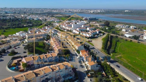 Moradia T3 para Venda em Estômbar e Parchal