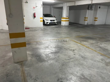 Garagem para Arrendamento em Albufeira e Olhos de Água