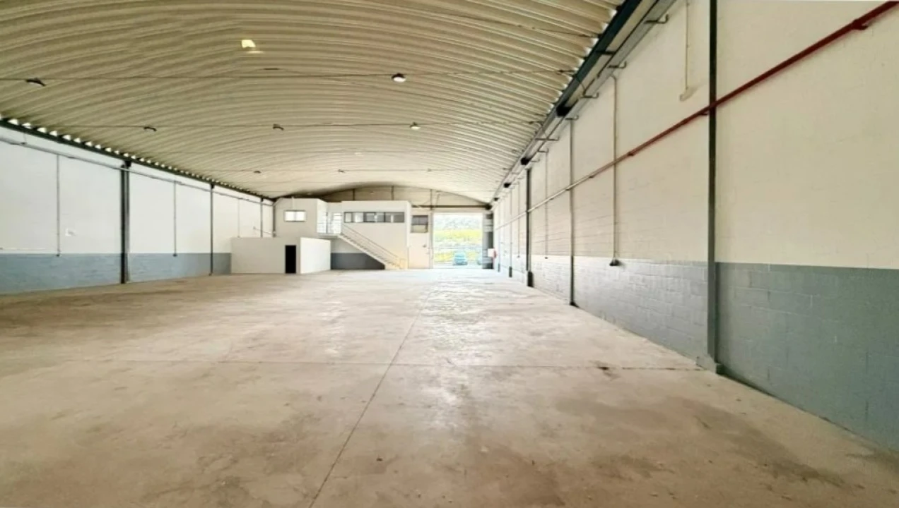 Armazém para Arrendamento em Guilhabreu Foto 2