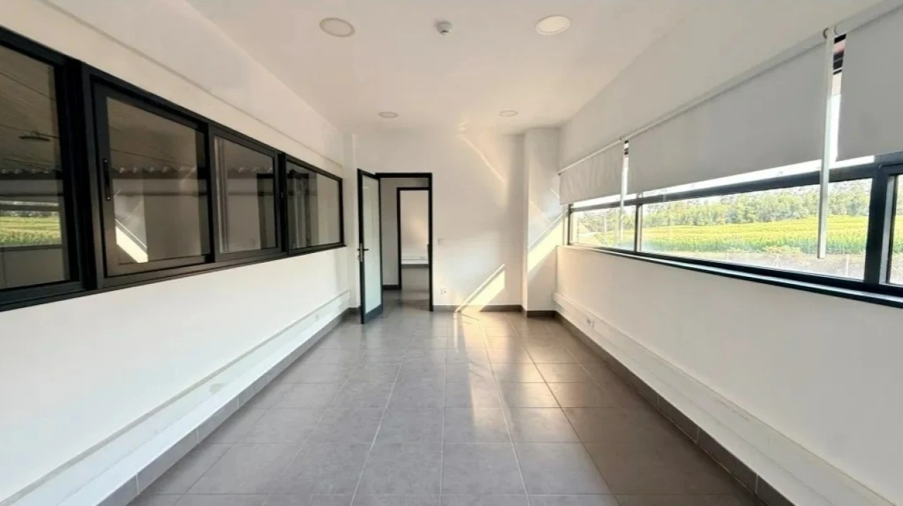 Armazém para Arrendamento em Guilhabreu Foto 5