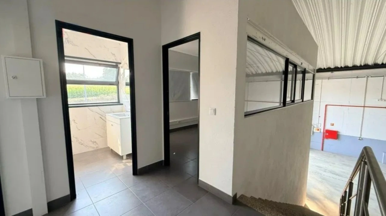 Armazém para Arrendamento em Guilhabreu Foto 10