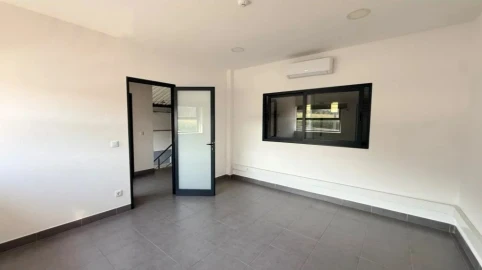 Armazém para Arrendamento em Guilhabreu