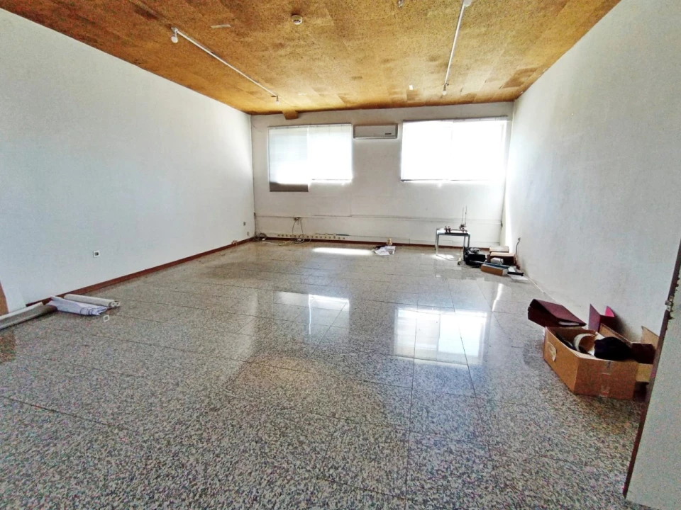 Armazém para Venda em Baguim do Monte (Rio Tinto) Foto 21