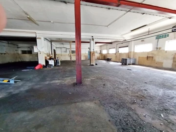 Armazém para Venda em Baguim do Monte (Rio Tinto)