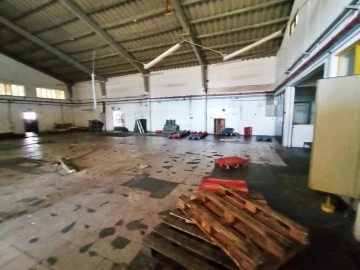 Armazém para Venda em Baguim do Monte (Rio Tinto)