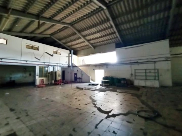 Armazém para Venda em Baguim do Monte (Rio Tinto)