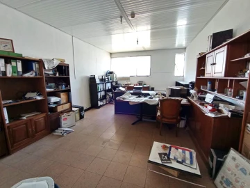 Armazém para Venda em Baguim do Monte (Rio Tinto)
