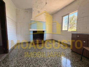 Moradia T3 para Venda em Sabugal e Aldeia de Santo António
