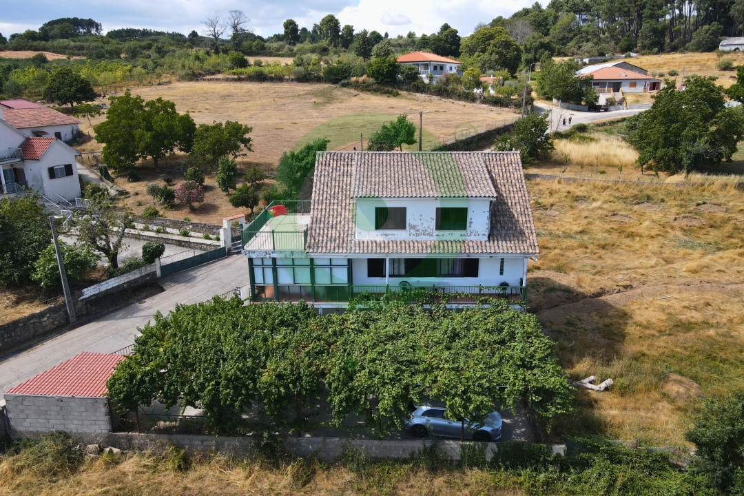 Moradia T6 para Venda em Cimo de Vila da Castanheira Foto 2