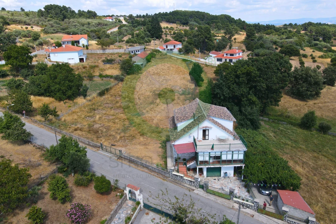 Moradia T6 para Venda em Cimo de Vila da Castanheira Foto 4