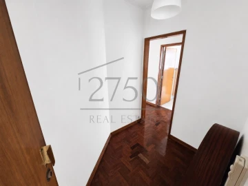 Apartamento T3 para Venda em Carcavelos e Parede