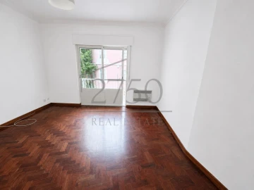 Apartamento T3 para Venda em Carcavelos e Parede