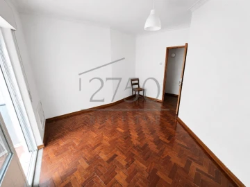 Apartamento T3 para Venda em Carcavelos e Parede