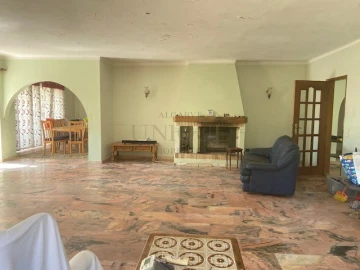 Moradia T5 para Venda em Luz
