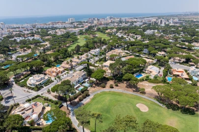 Moradia T5 para Venda em Quarteira