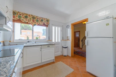 Moradia T5 para Venda em Quarteira