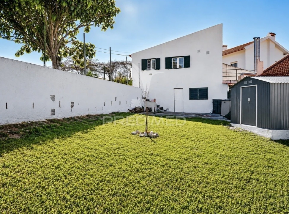 Terreno para Venda em Charneca de Caparica e Sobreda Foto 3
