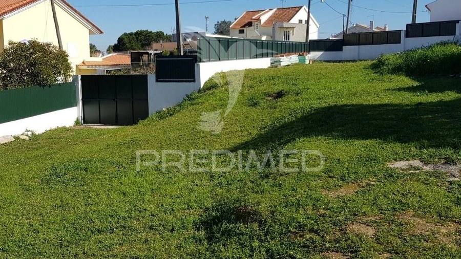 Terreno para Venda em Charneca de Caparica e Sobreda