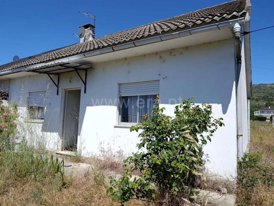 Moradia T2 para Venda em Orjais Foto 1