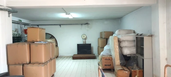 Armazém para Venda em Vila das Aves