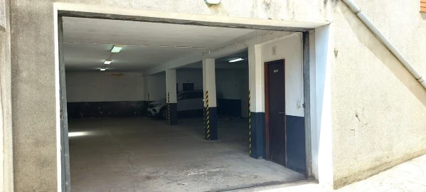 Armazém para Venda em Vila das Aves