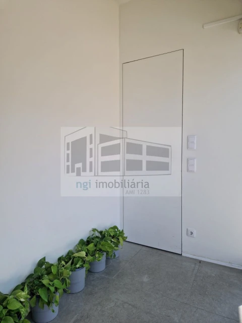 Loja para Arrendamento em Pontinha e Famões