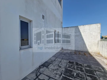 Loja para Arrendamento em Pontinha e Famões