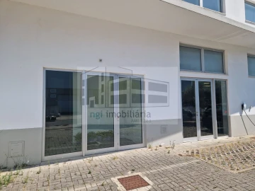 Loja para Arrendamento em Pontinha e Famões