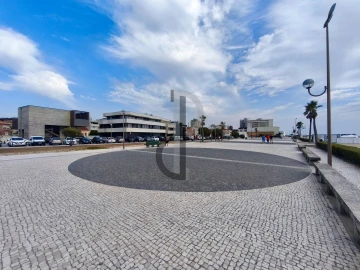 Loja para Arrendamento em Espinho