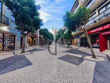 Loja para Arrendamento em Espinho