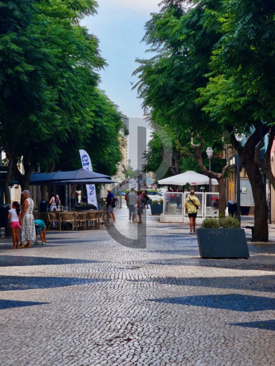 Loja para Arrendamento em Espinho Foto 7