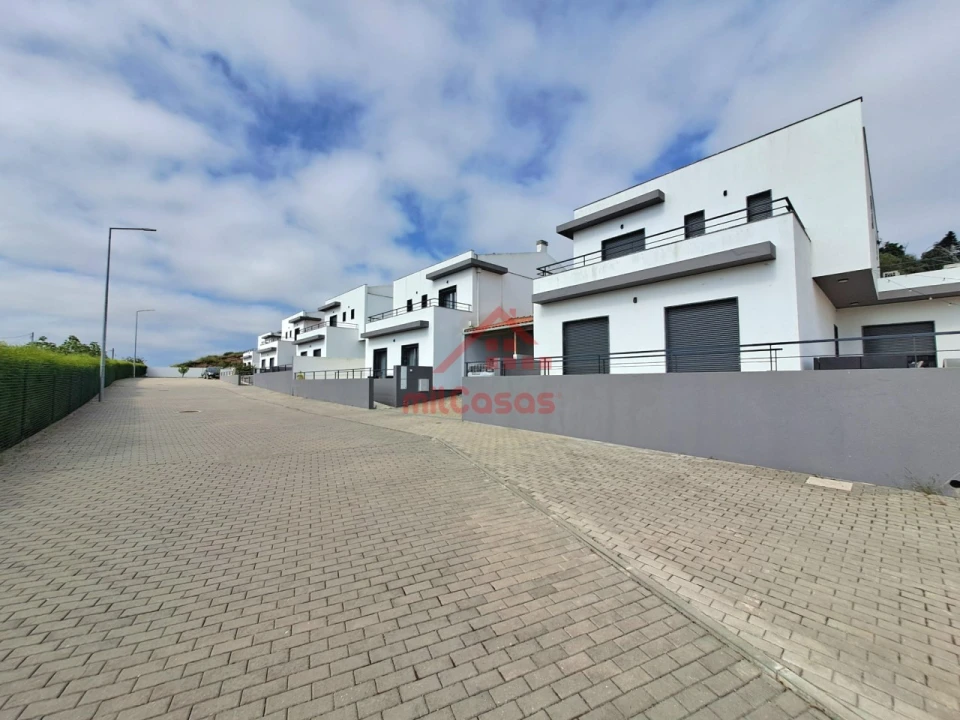 Moradia T3 para Venda em Turcifal Foto 40