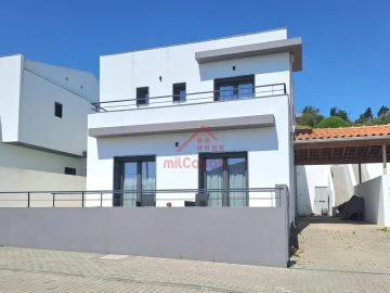 Moradia T3 para Venda em Turcifal