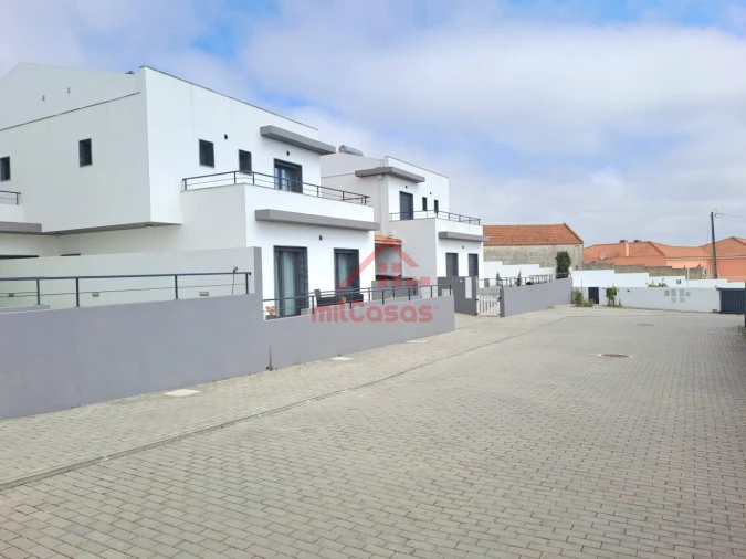 Moradia T3 para Venda em Turcifal Foto 39