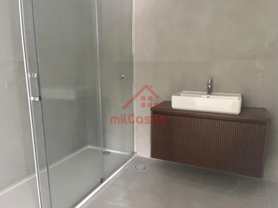 Apartamento T2 para Venda em Santa Maria, São Pedro e Matacães Foto 9