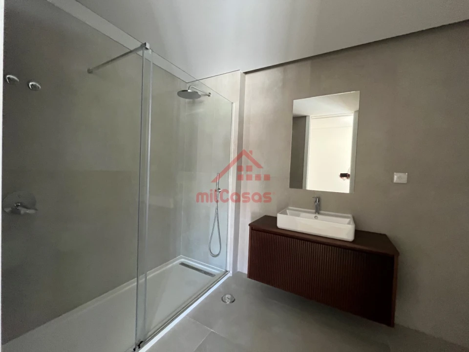 Apartamento T2 para Venda em Santa Maria, São Pedro e Matacães Foto 16