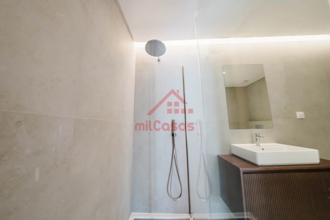 Apartamento T2 para Venda em Santa Maria, São Pedro e Matacães Foto 32