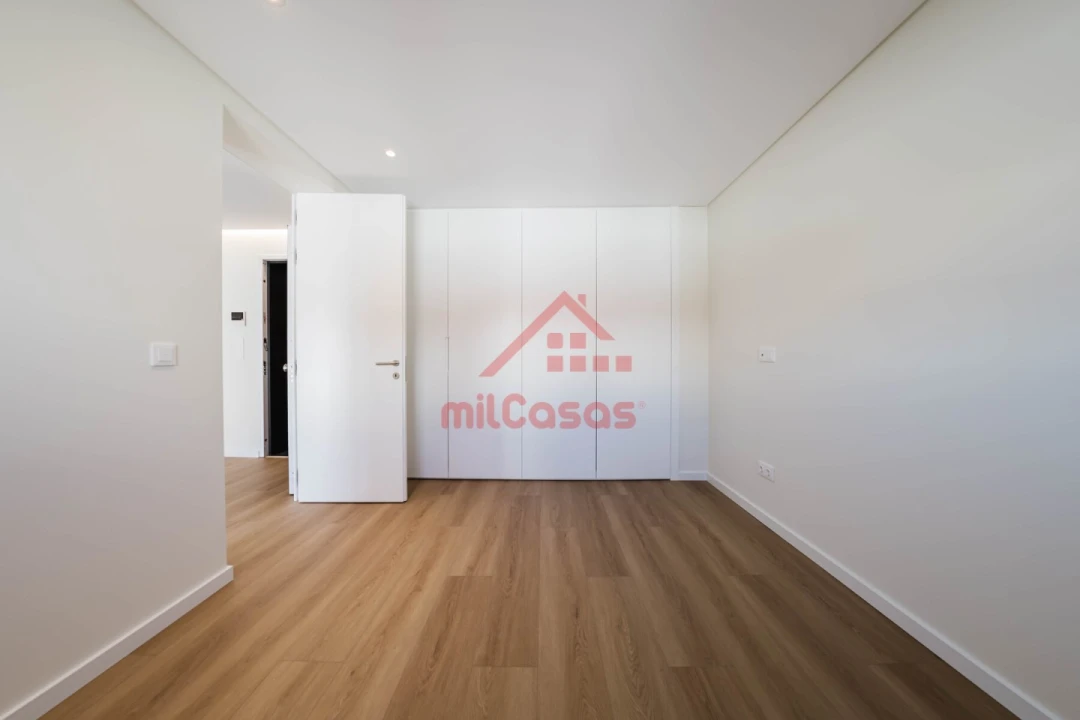 Apartamento T2 para Venda em Santa Maria, São Pedro e Matacães Foto 36