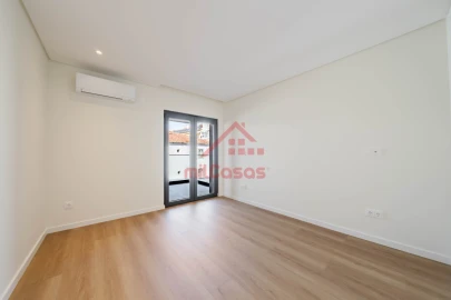 Apartamento T2 para Venda em Santa Maria, São Pedro e Matacães
