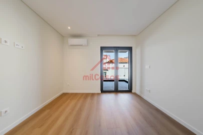 Apartamento T2 para Venda em Santa Maria, São Pedro e Matacães