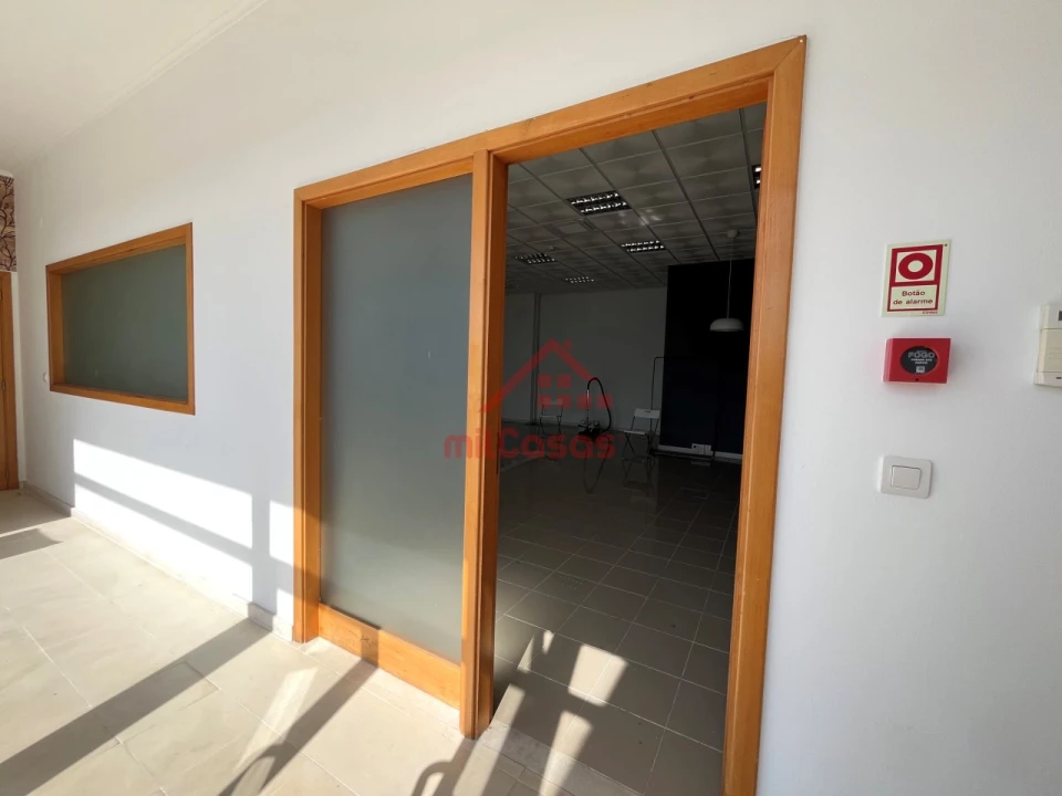 Escritório para Arrendamento em Santa Maria, São Pedro e Matacães Foto 4
