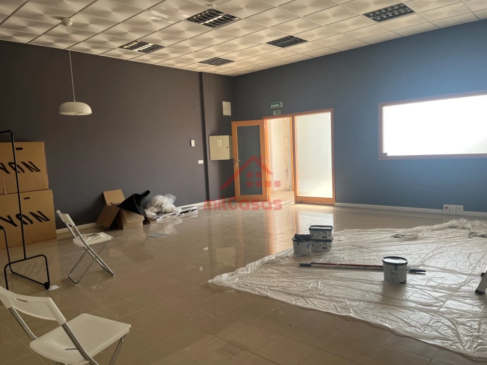 Escritório para Arrendamento em Santa Maria, São Pedro e Matacães Foto 6