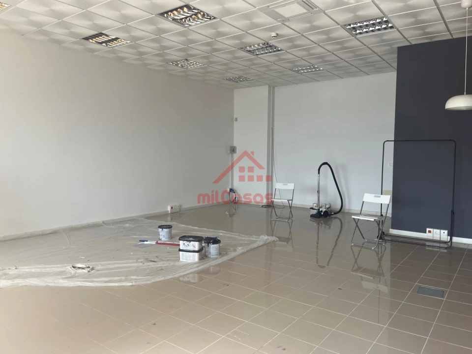 Escritório para Arrendamento em Santa Maria, São Pedro e Matacães Foto 21