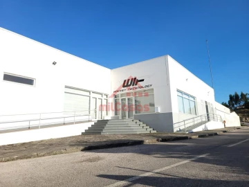 Escritório para Arrendamento em Santa Maria, São Pedro e Matacães