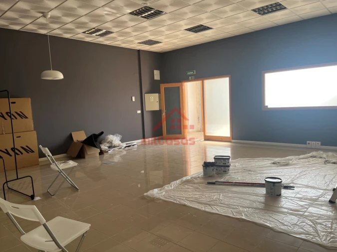 Escritório para Arrendamento em Santa Maria, São Pedro e Matacães Foto 6